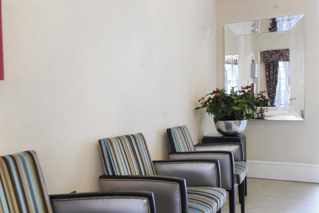 Bed and Breakfast Astors Belgravia Лондон Экстерьер фото