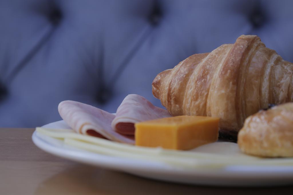 Bed and Breakfast Astors Belgravia Лондон Экстерьер фото